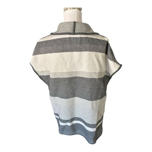 Hinge Gray and White Cape Size L No belt included - Picture 4 of 5